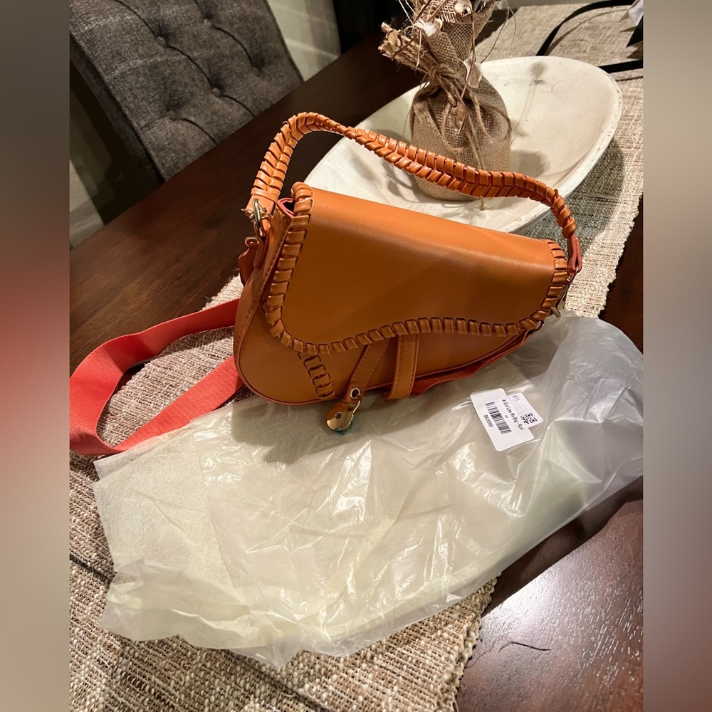 💥CrossBody Bag w/short strap or guitar strap. Rust/Orange Color.